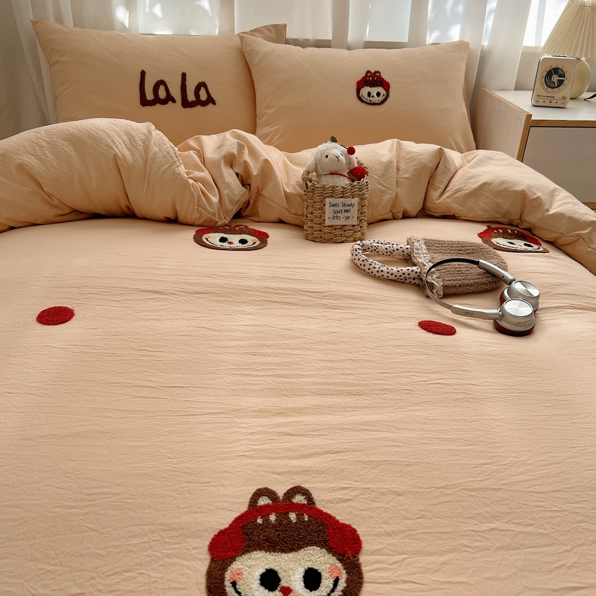 91家纺网 家纺一手货源 找家纺 顾里家纺 2025新款ins可爱毛巾绣云朵棉套件四件套 耳机拉拉