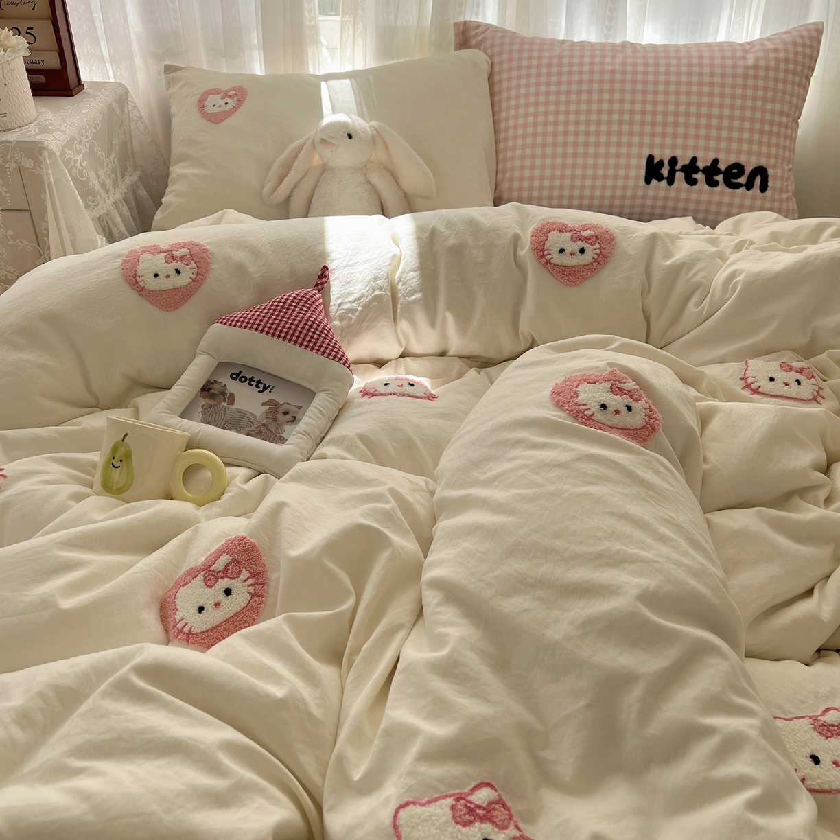 91家纺网 家纺一手货源 找家纺 顾里家纺 2025新款ins可爱毛巾绣云朵棉套件四件套 甜心猫咪