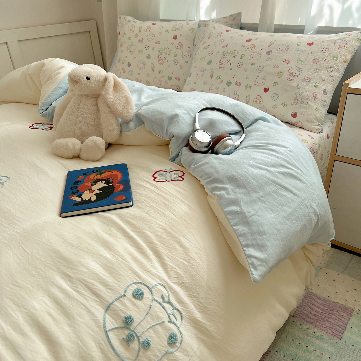 91家纺网 家纺一手货源 找家纺 顾里家纺 2025新款ins可爱毛巾绣云朵棉套件四件套 草莓猫咪