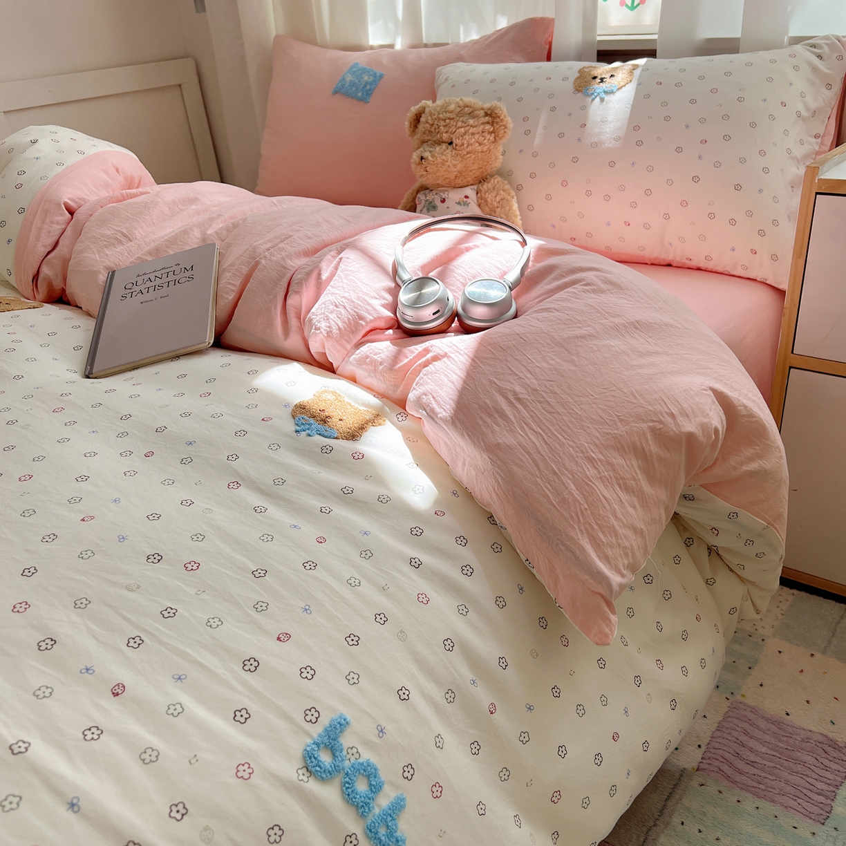 91家纺网 家纺一手货源 找家纺 顾里家纺 2025新款ins可爱毛巾绣云朵棉套件四件套 宝贝熊（粉）