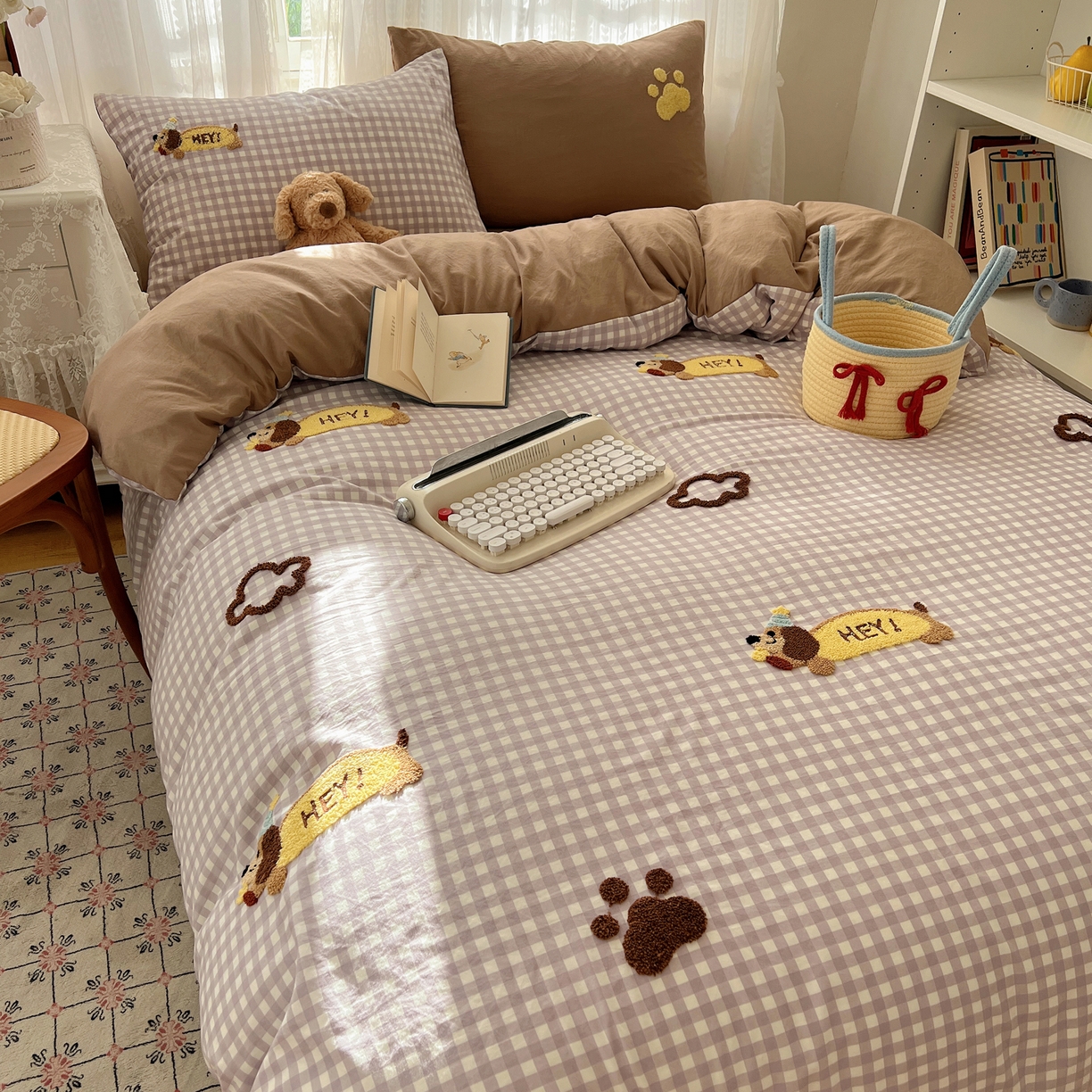 91家纺网 家纺一手货源 找家纺 顾里家纺 2025新款ins可爱毛巾绣云朵棉套件四件套 doe腊肠狗