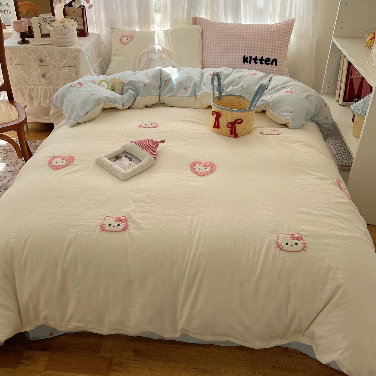 91家纺网 家纺一手货源 找家纺 顾里家纺 2025新款ins可爱毛巾绣云朵棉套件四件套 甜心猫咪