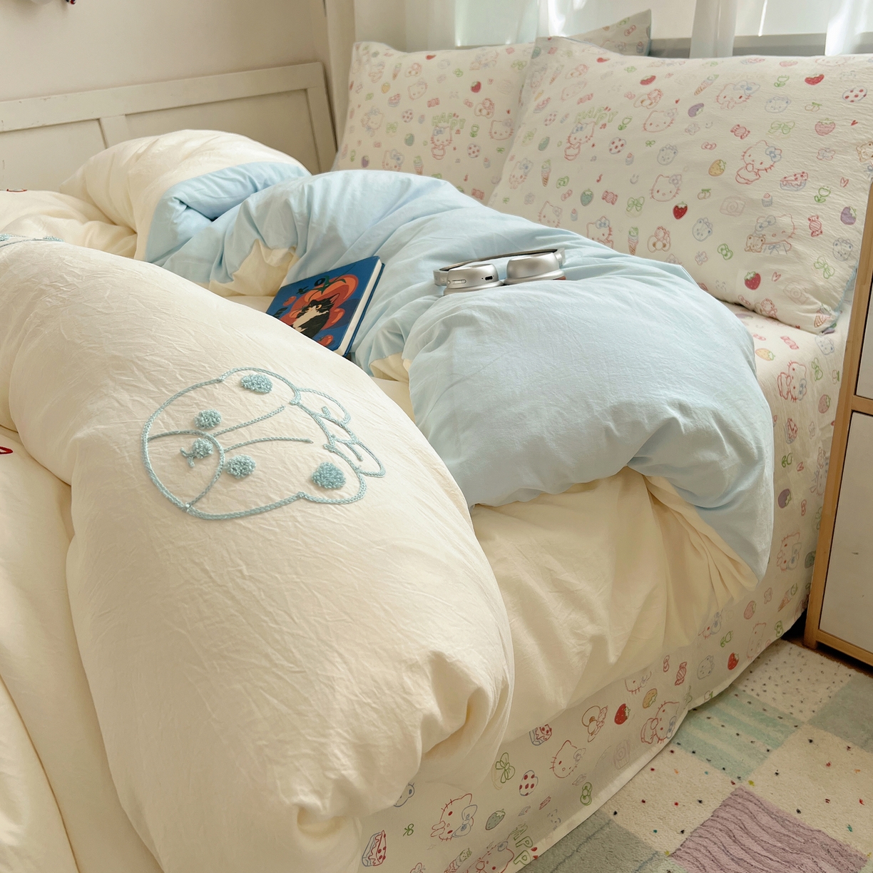 91家纺网 家纺一手货源 找家纺 顾里家纺 2025新款ins可爱毛巾绣云朵棉套件四件套 草莓猫咪