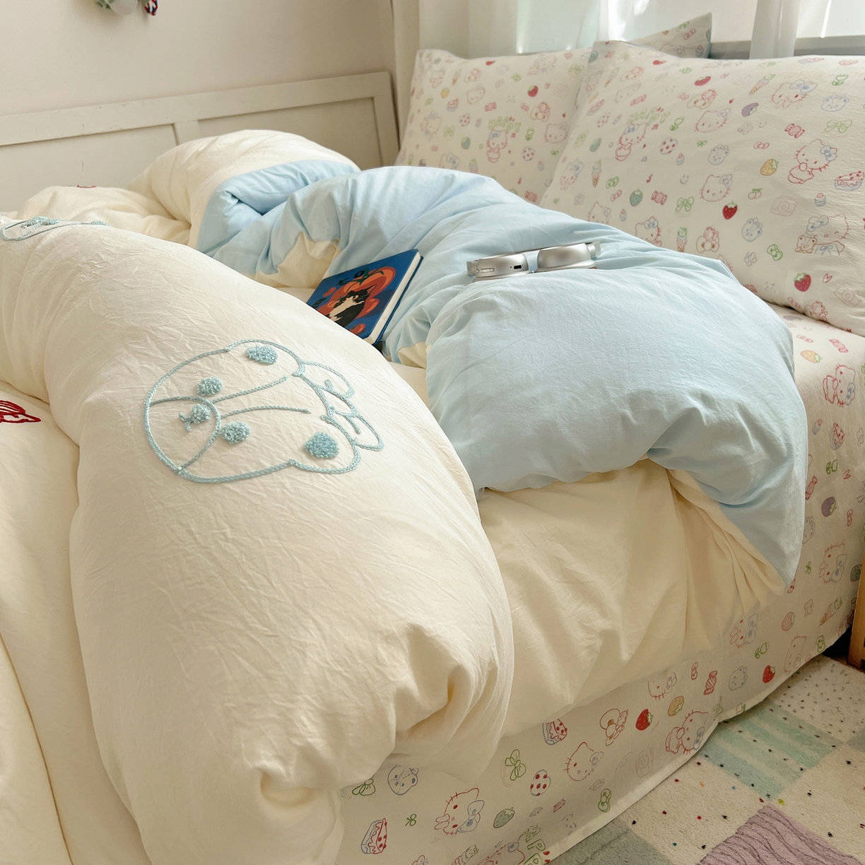 91家纺网 家纺一手货源 找家纺 顾里家纺 2025新款ins可爱毛巾绣云朵棉套件四件套 草莓猫咪