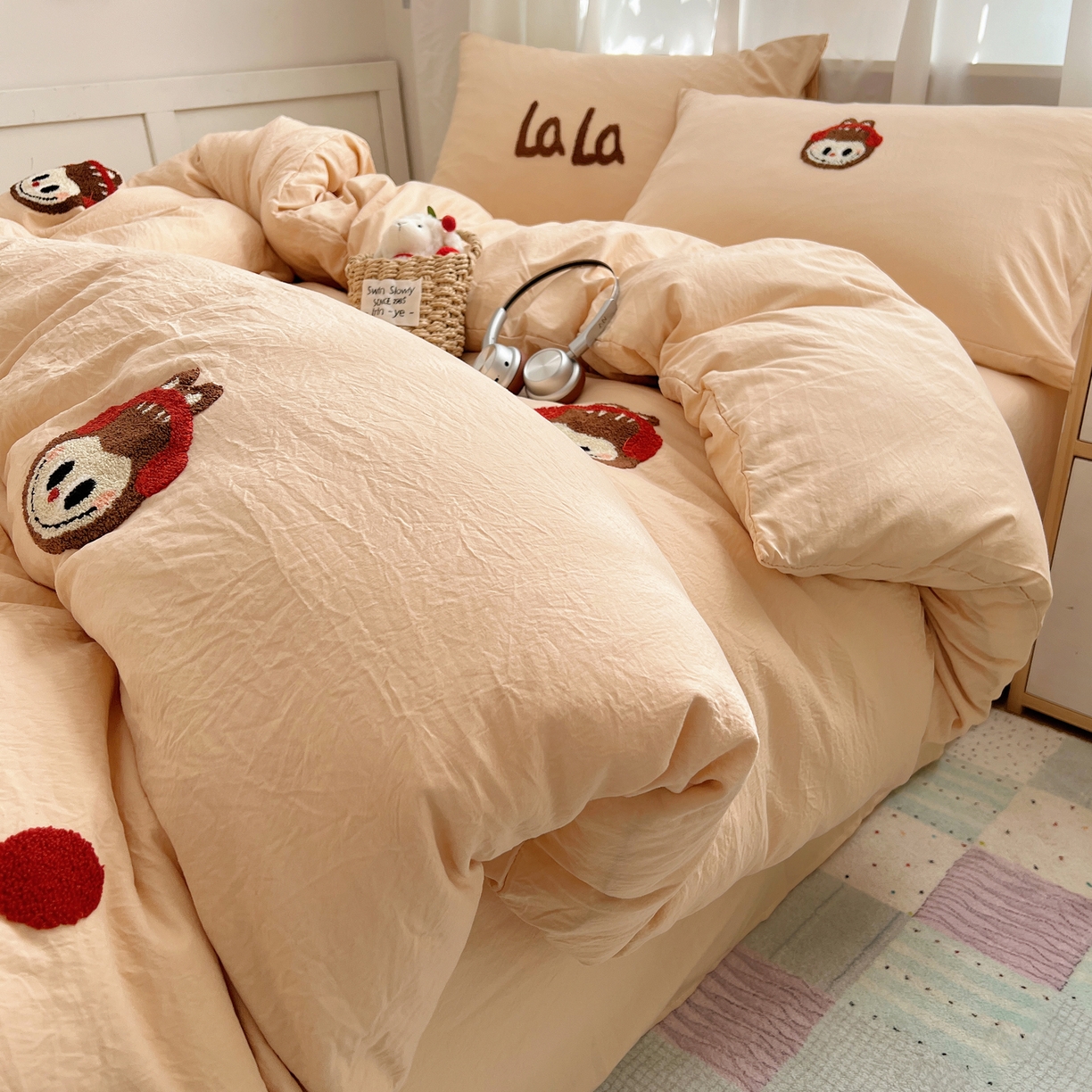 91家纺网 家纺一手货源 找家纺 顾里家纺 2025新款ins可爱毛巾绣云朵棉套件四件套 耳机拉拉