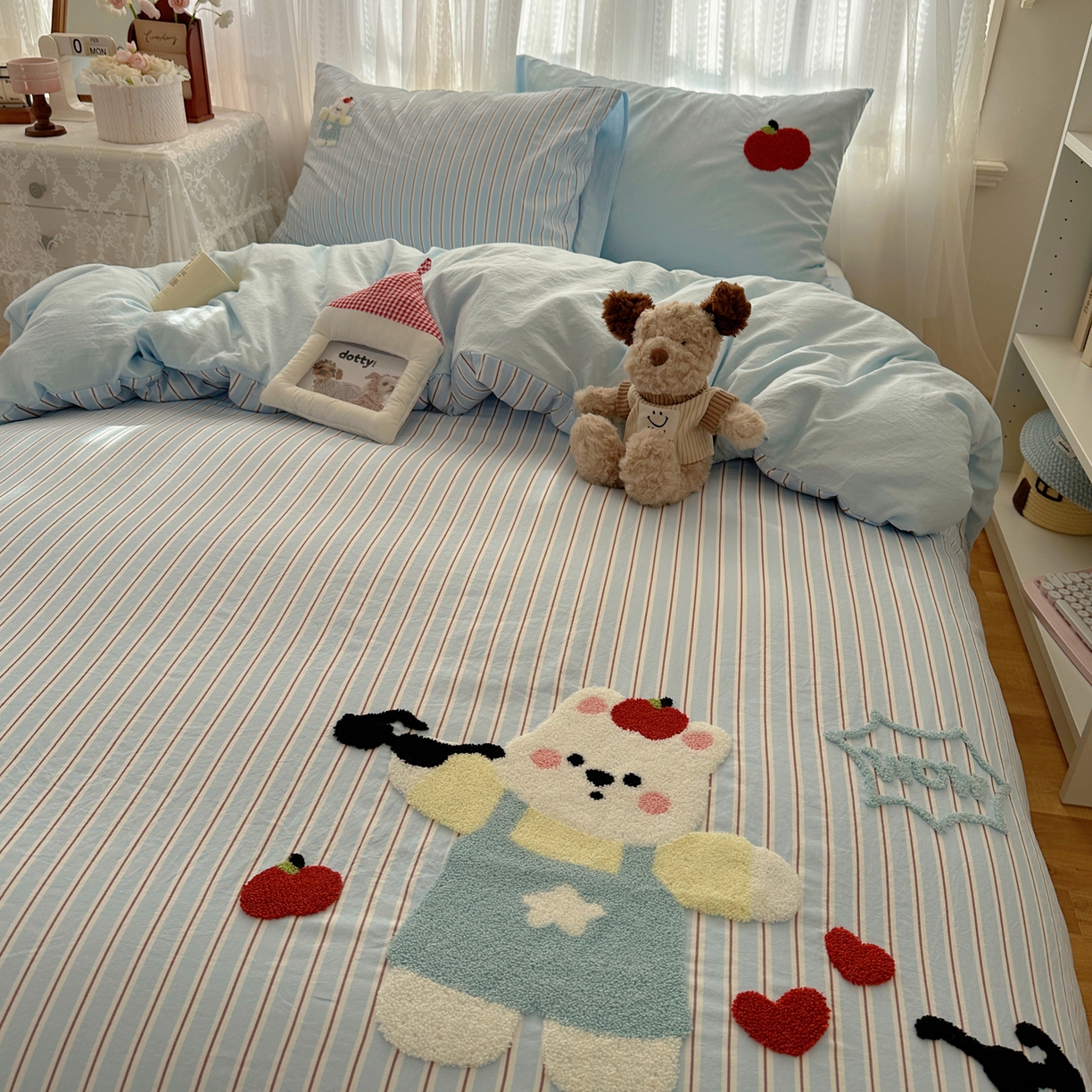 91家纺网 家纺一手货源 找家纺 顾里家纺 2025新款ins可爱毛巾绣云朵棉套件四件套 耍酷白熊