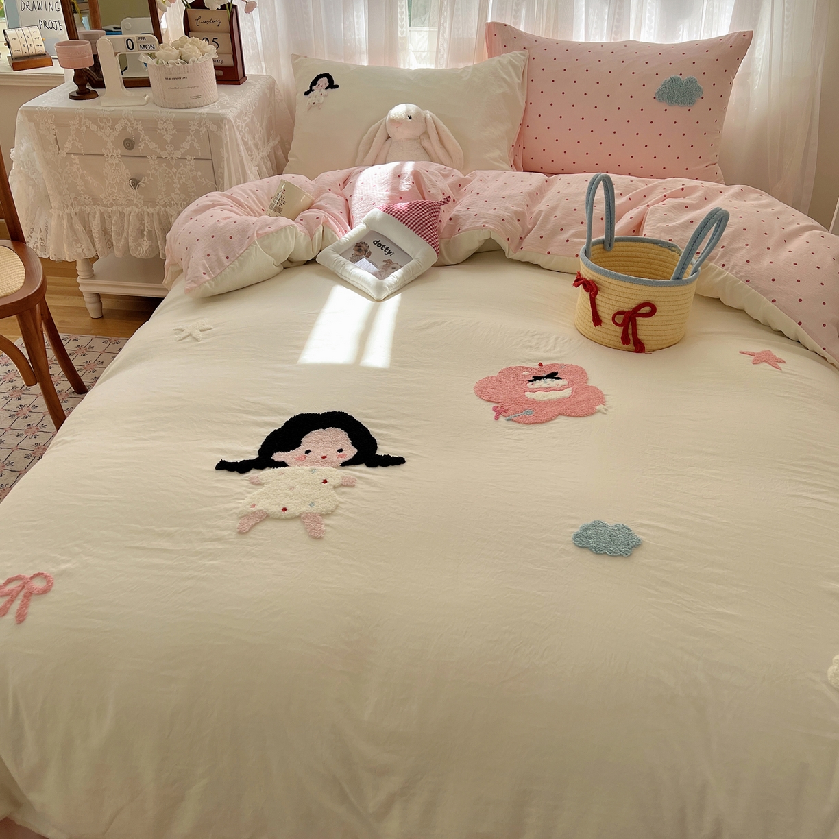 91家纺网 家纺一手货源 找家纺 顾里家纺 2025新款ins可爱毛巾绣云朵棉套件四件套 泡芙女孩