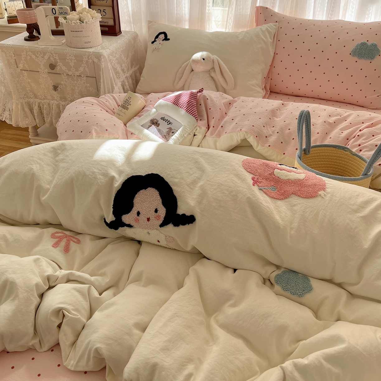 91家纺网 家纺一手货源 找家纺 顾里家纺 2025新款ins可爱毛巾绣云朵棉套件四件套 泡芙女孩