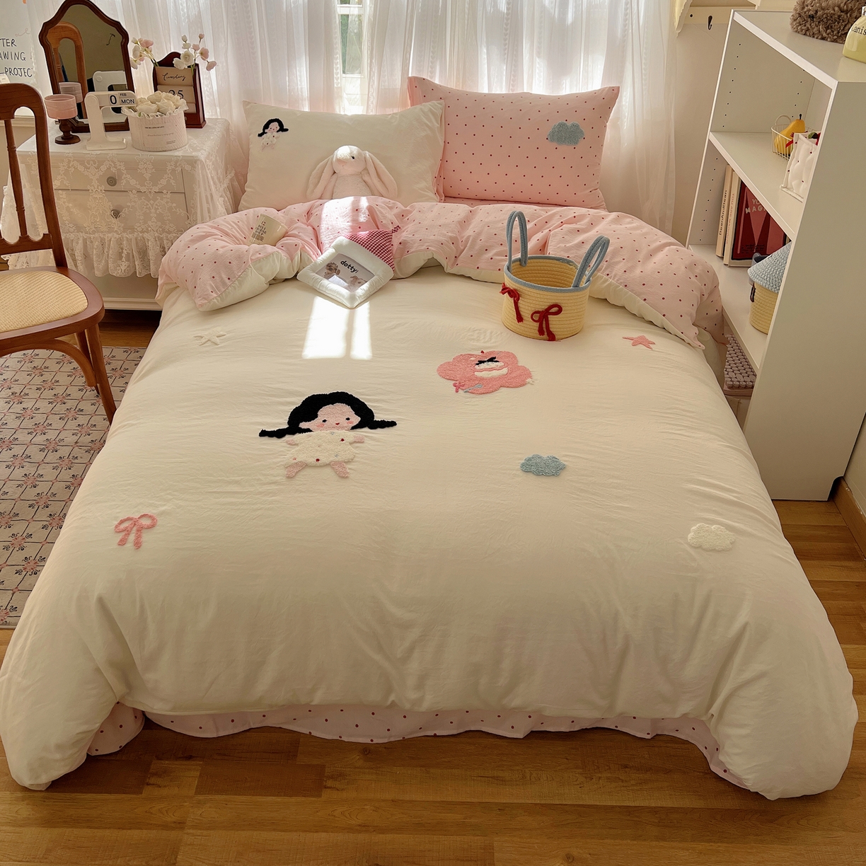 91家纺网 家纺一手货源 找家纺 顾里家纺 2025新款ins可爱毛巾绣云朵棉套件四件套 泡芙女孩