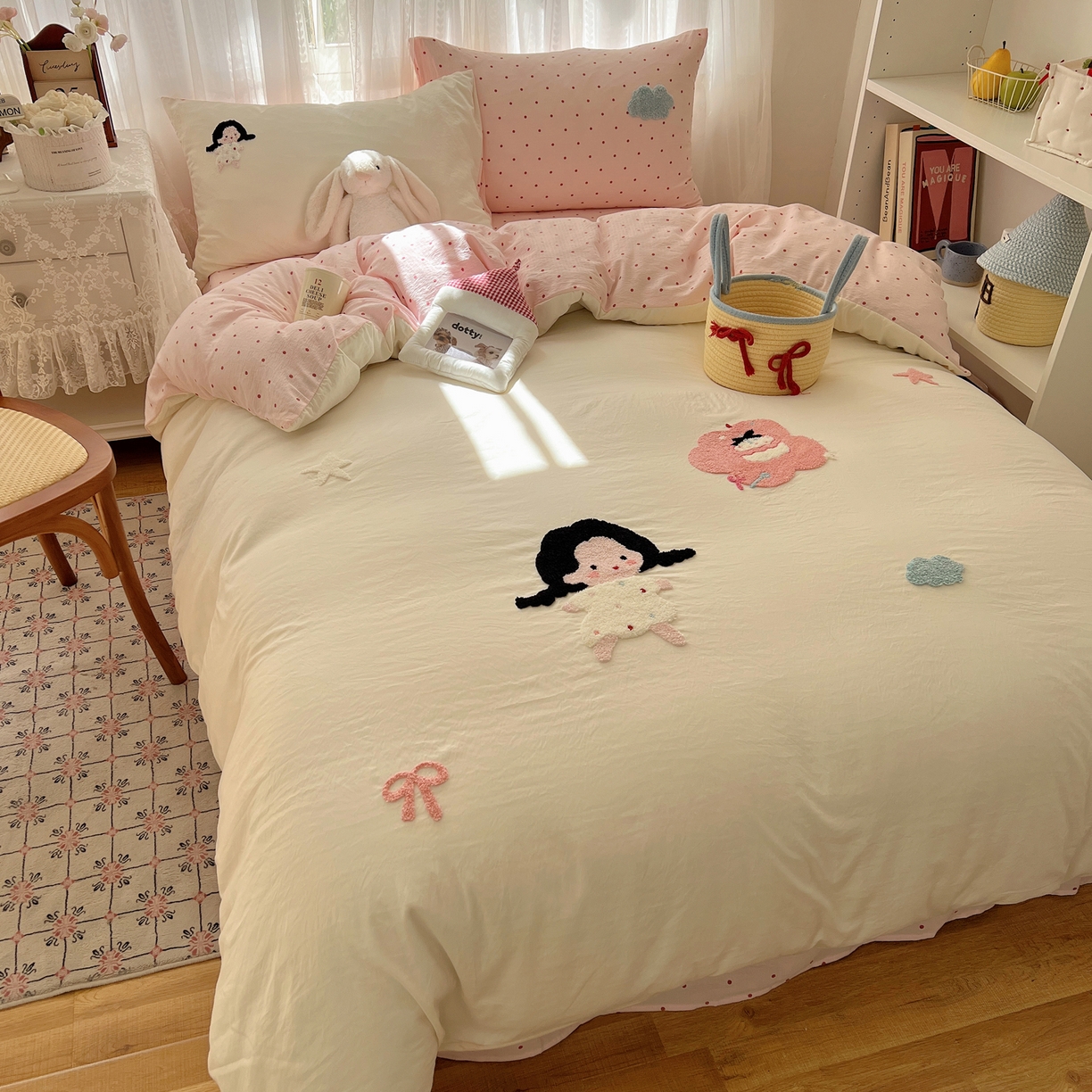 91家纺网 家纺一手货源 找家纺 顾里家纺 2025新款ins可爱毛巾绣云朵棉套件四件套 泡芙女孩