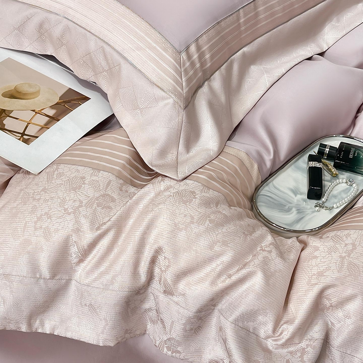 91家纺网 家纺一手货源 找家纺 2025新款秋冬A类贡缎提花长绒棉四件套全棉纯棉轻奢风重工拼接被套纯色床单床笠 莫黛-花容紫