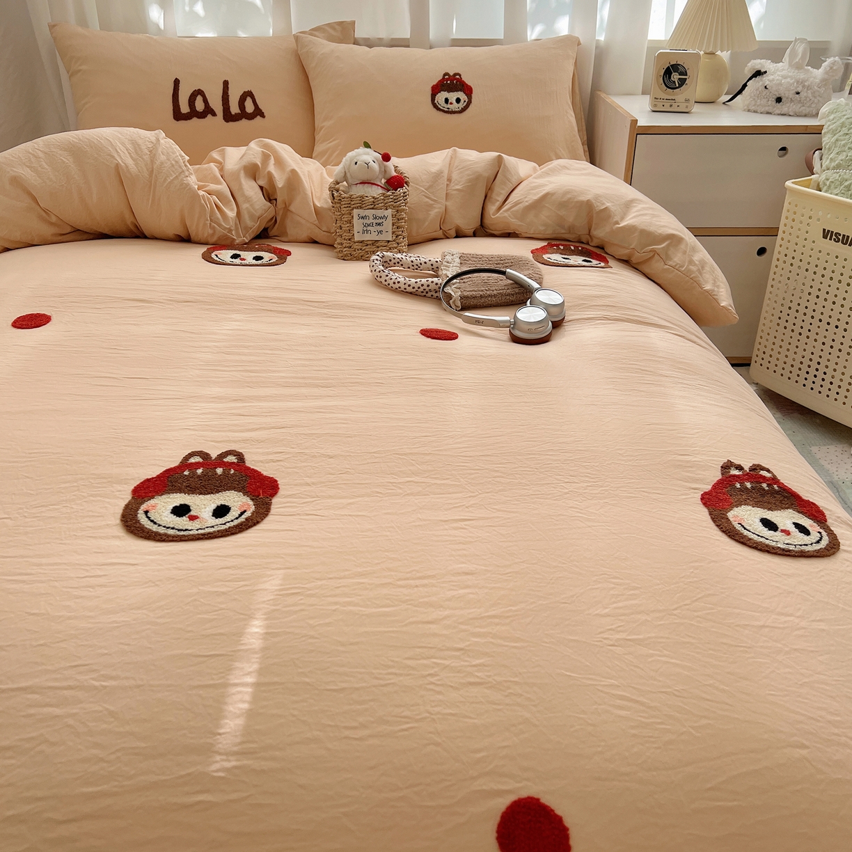 91家纺网 家纺一手货源 找家纺 顾里家纺 2025新款ins可爱毛巾绣云朵棉套件四件套 耳机拉拉