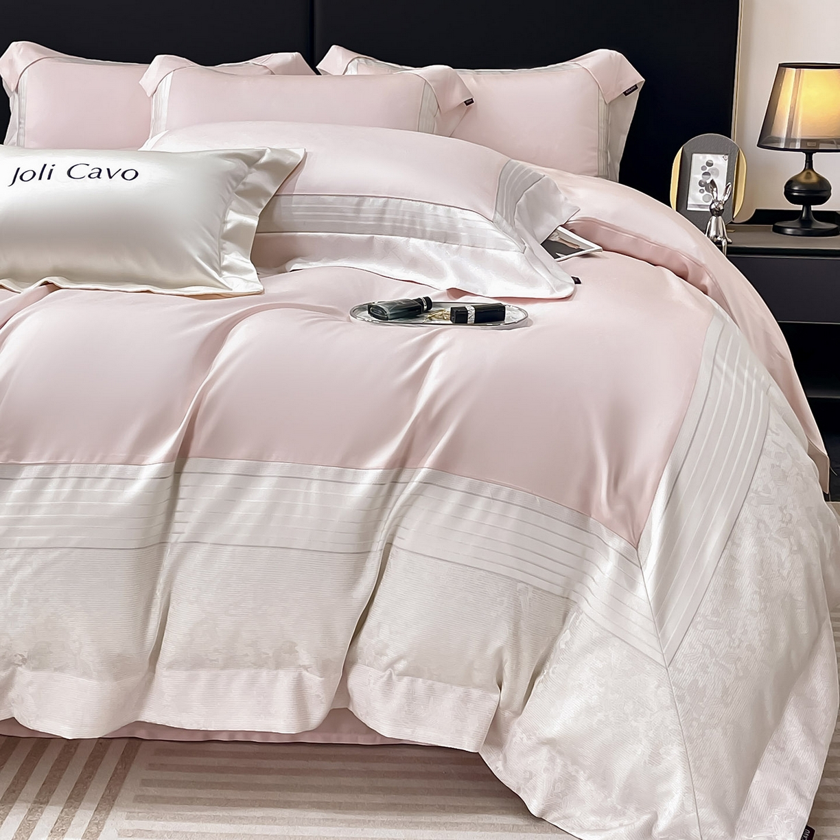 91家纺网 家纺一手货源 找家纺 2025新款秋冬A类贡缎提花长绒棉四件套全棉纯棉轻奢风重工拼接被套纯色床单床笠 莫黛-觅静粉