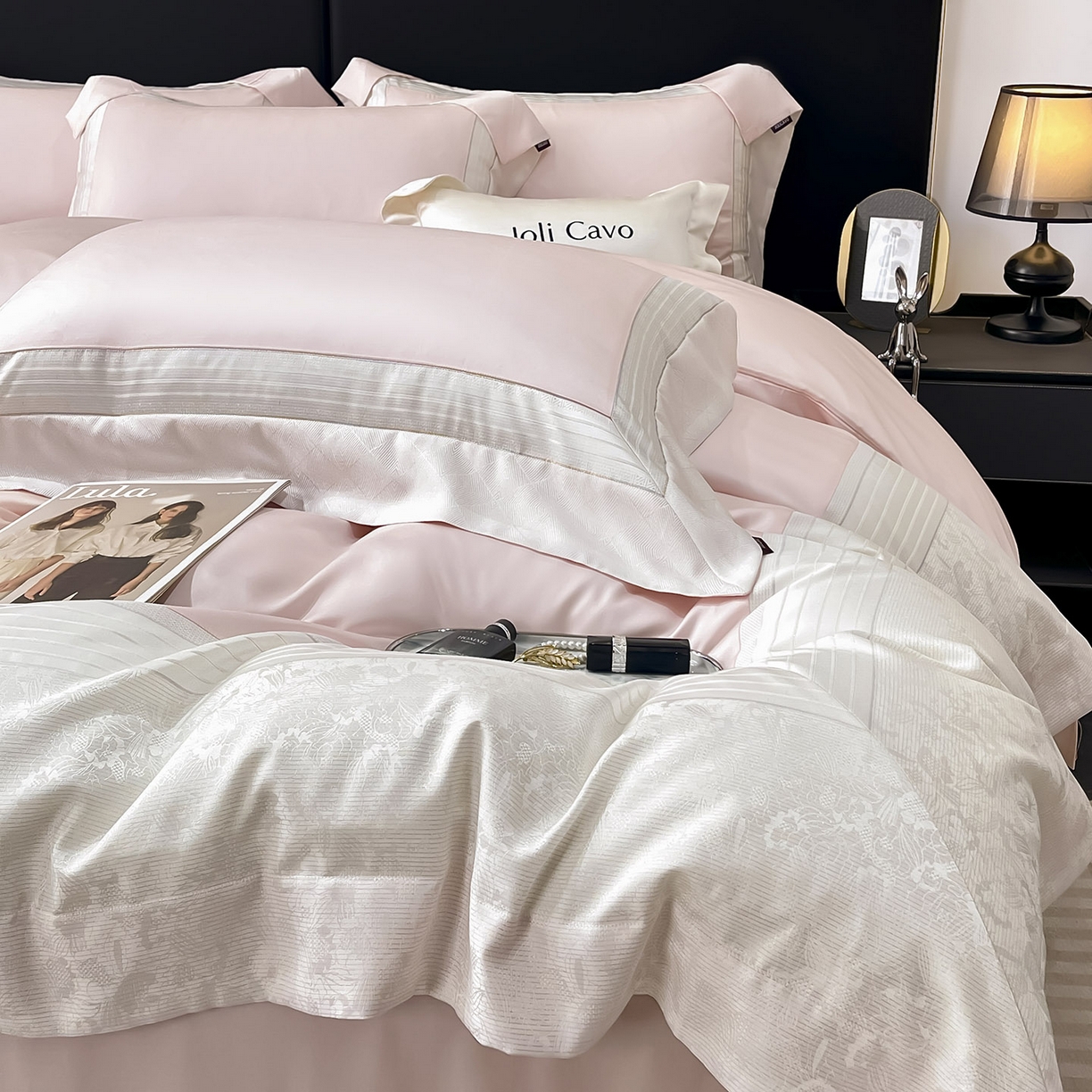 91家纺网 家纺一手货源 找家纺 2025新款秋冬A类贡缎提花长绒棉四件套全棉纯棉轻奢风重工拼接被套纯色床单床笠 莫黛-觅静粉