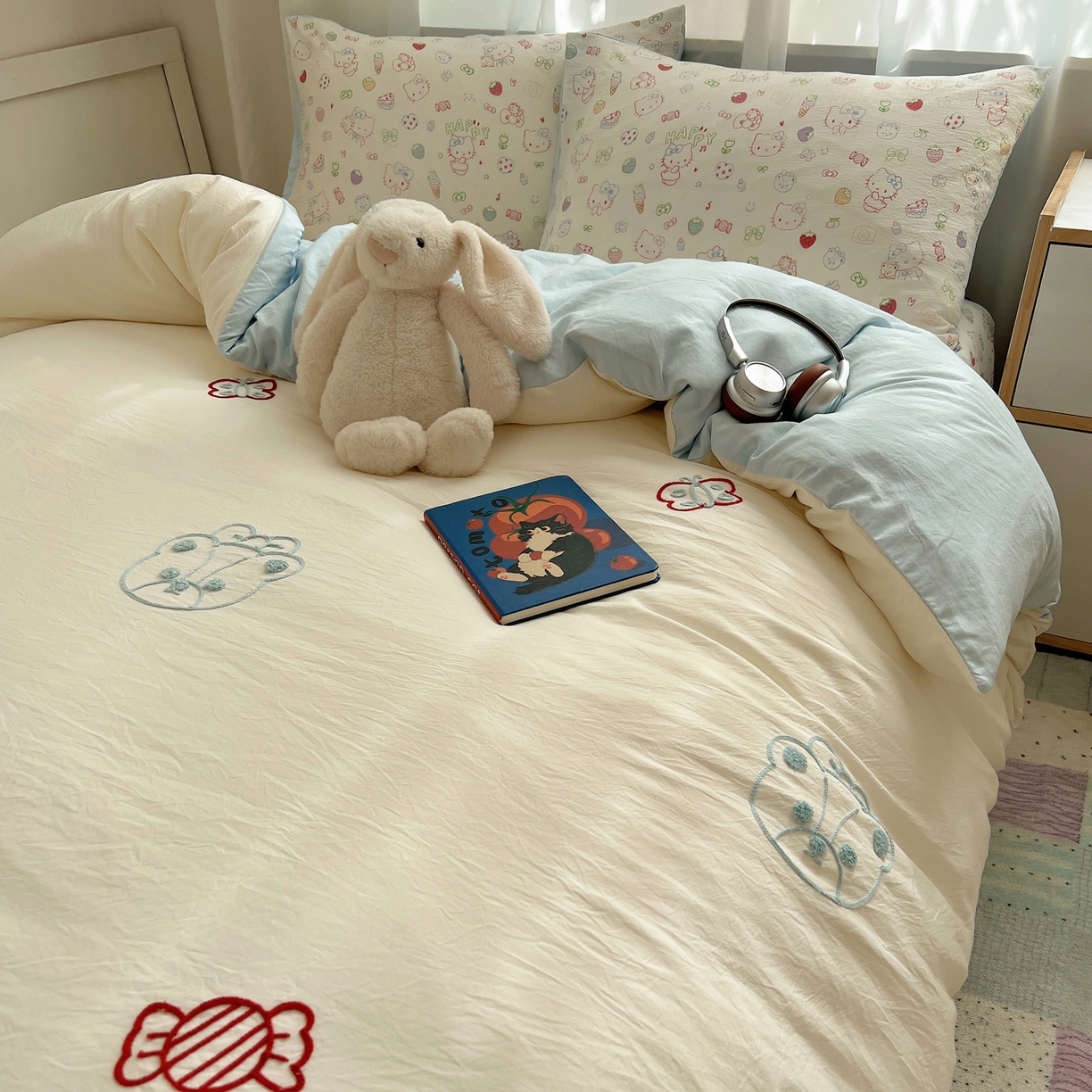 91家纺网 家纺一手货源 找家纺 顾里家纺 2025新款ins可爱毛巾绣云朵棉套件四件套 草莓猫咪