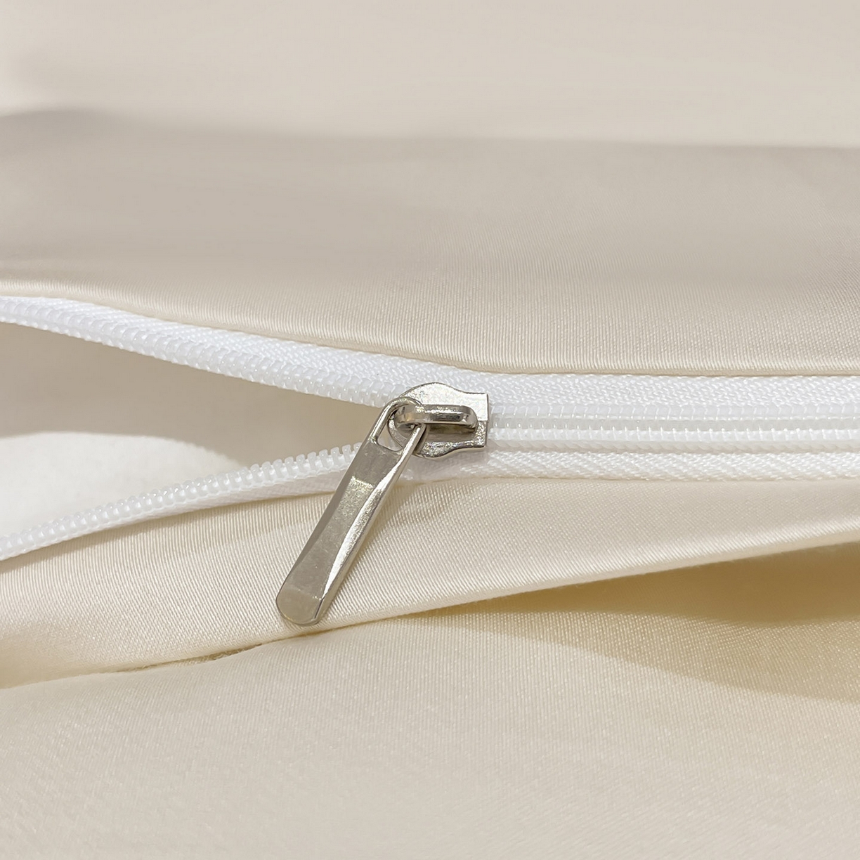 91家纺网 家纺一手货源 找家纺 2025新款秋冬A类贡缎提花长绒棉四件套全棉纯棉轻奢风重工拼接被套纯色床单床笠 莫黛-疏影金