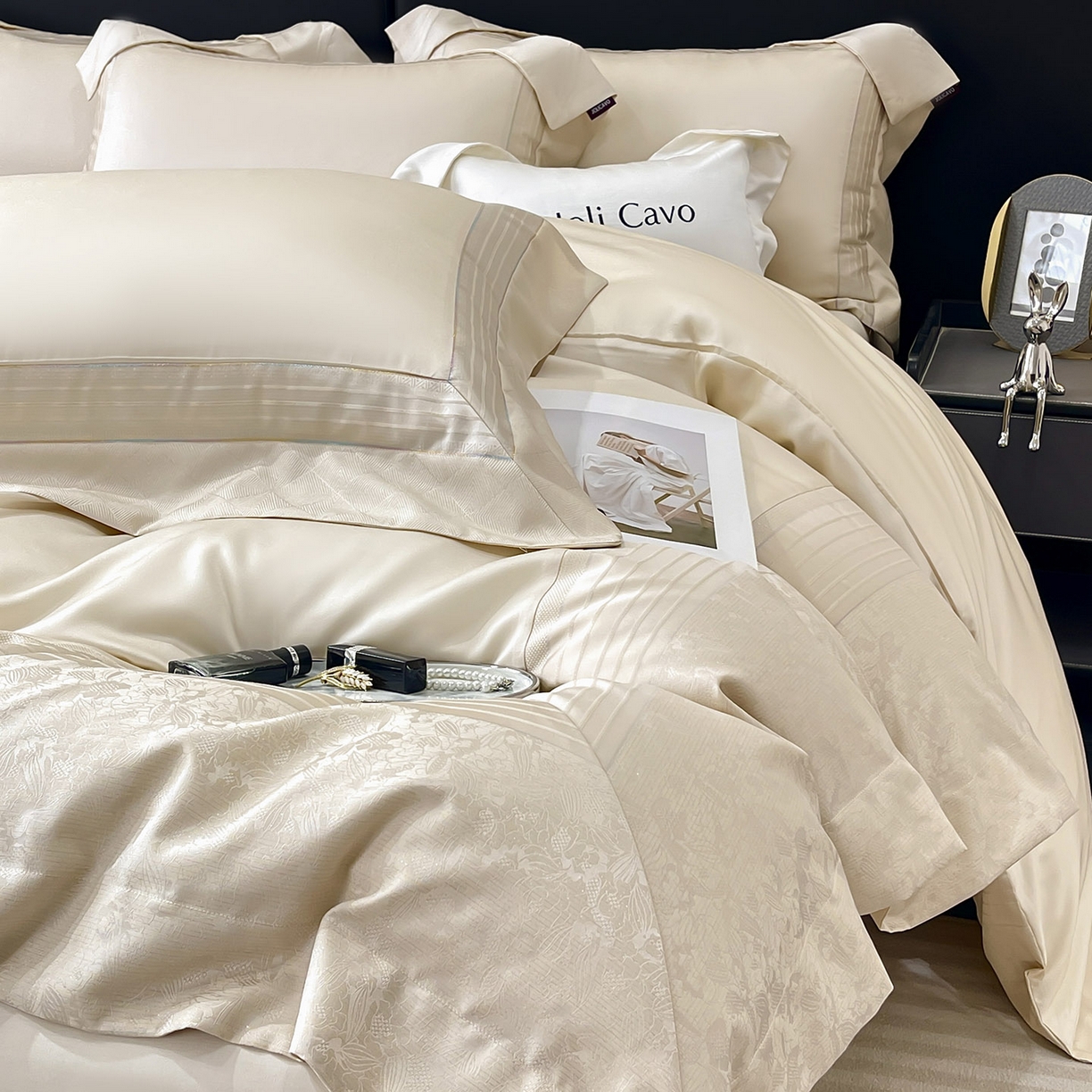 91家纺网 家纺一手货源 找家纺 2025新款秋冬A类贡缎提花长绒棉四件套全棉纯棉轻奢风重工拼接被套纯色床单床笠 莫黛-疏影金