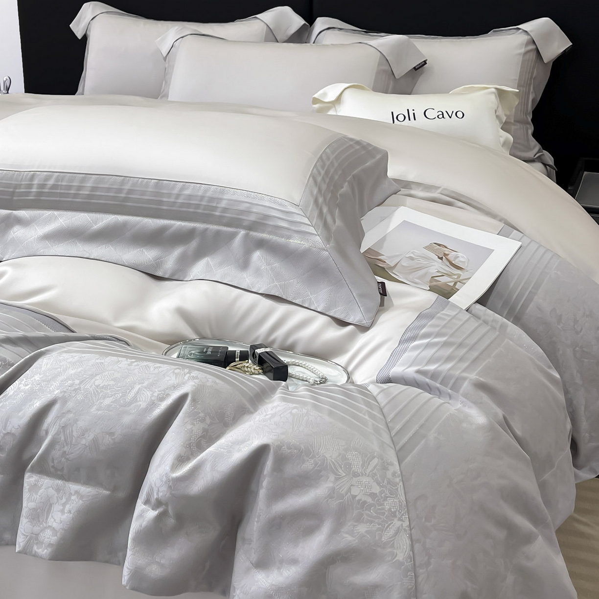 91家纺网 家纺一手货源 找家纺 2025新款秋冬A类贡缎提花长绒棉四件套全棉纯棉轻奢风重工拼接被套纯色床单床笠 莫黛-月桂灰