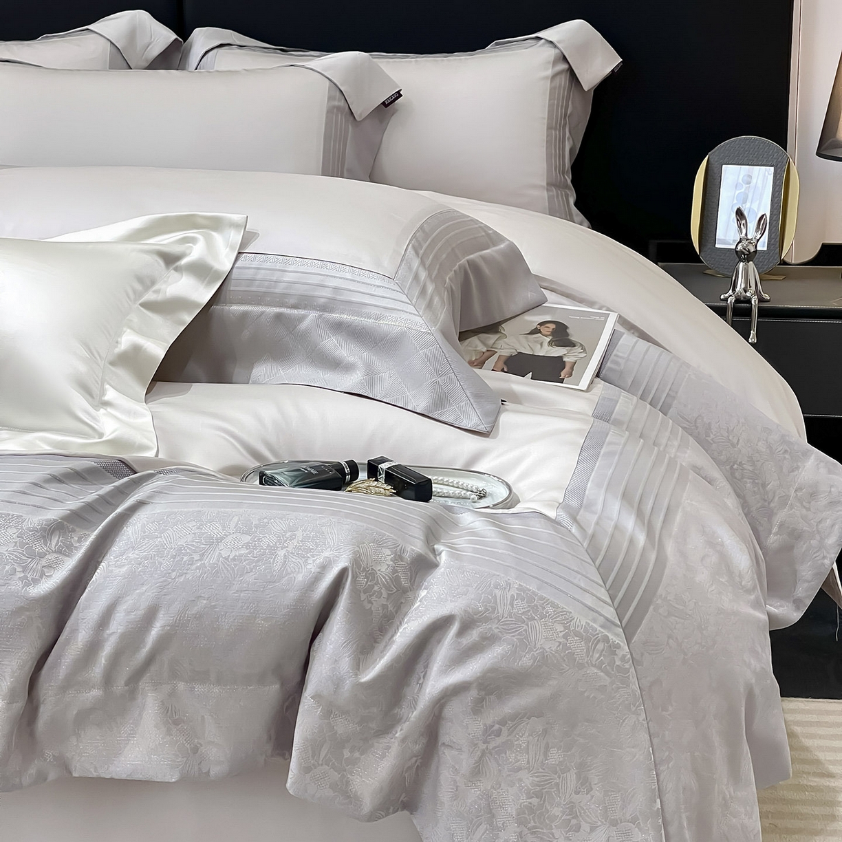 91家纺网 家纺一手货源 找家纺 2025新款秋冬A类贡缎提花长绒棉四件套全棉纯棉轻奢风重工拼接被套纯色床单床笠 莫黛-月桂灰