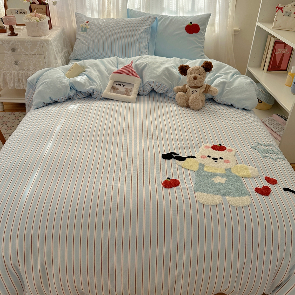 91家纺网 家纺一手货源 找家纺 顾里家纺 2025新款ins可爱毛巾绣云朵棉套件四件套 耍酷白熊