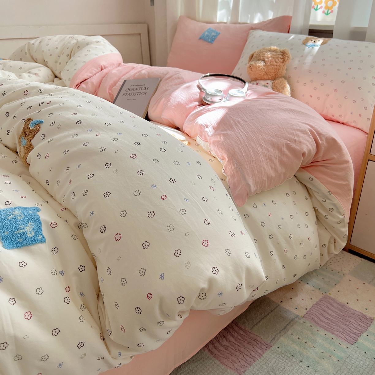 91家纺网 家纺一手货源 找家纺 顾里家纺 2025新款ins可爱毛巾绣云朵棉套件四件套 宝贝熊（粉）