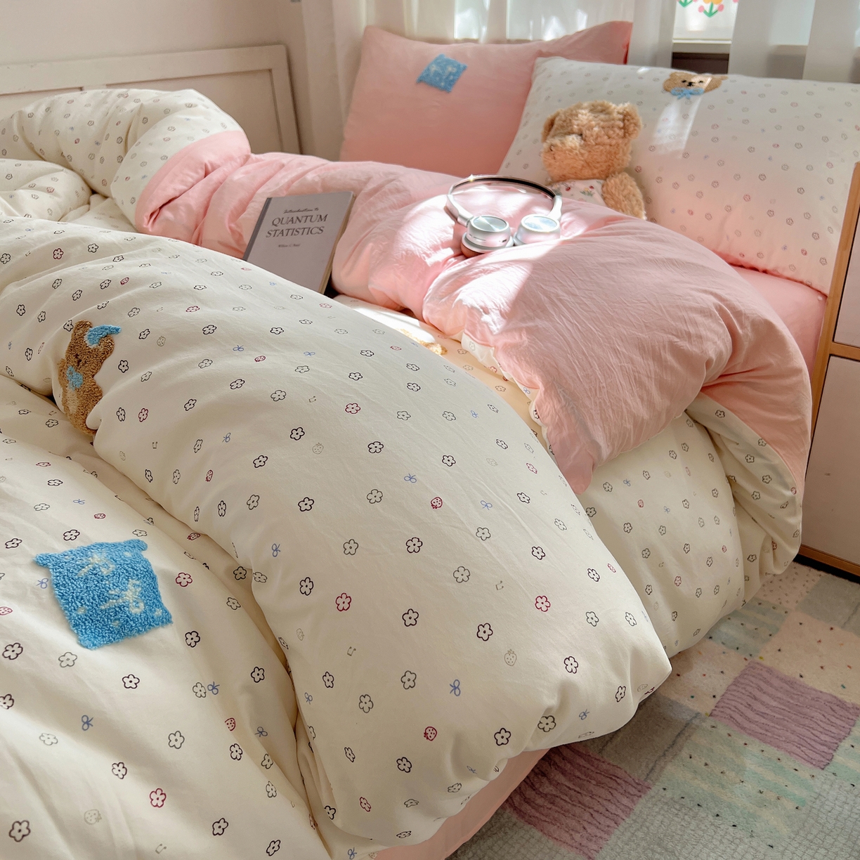 91家纺网 家纺一手货源 找家纺 顾里家纺 2025新款ins可爱毛巾绣云朵棉套件四件套 宝贝熊（粉）