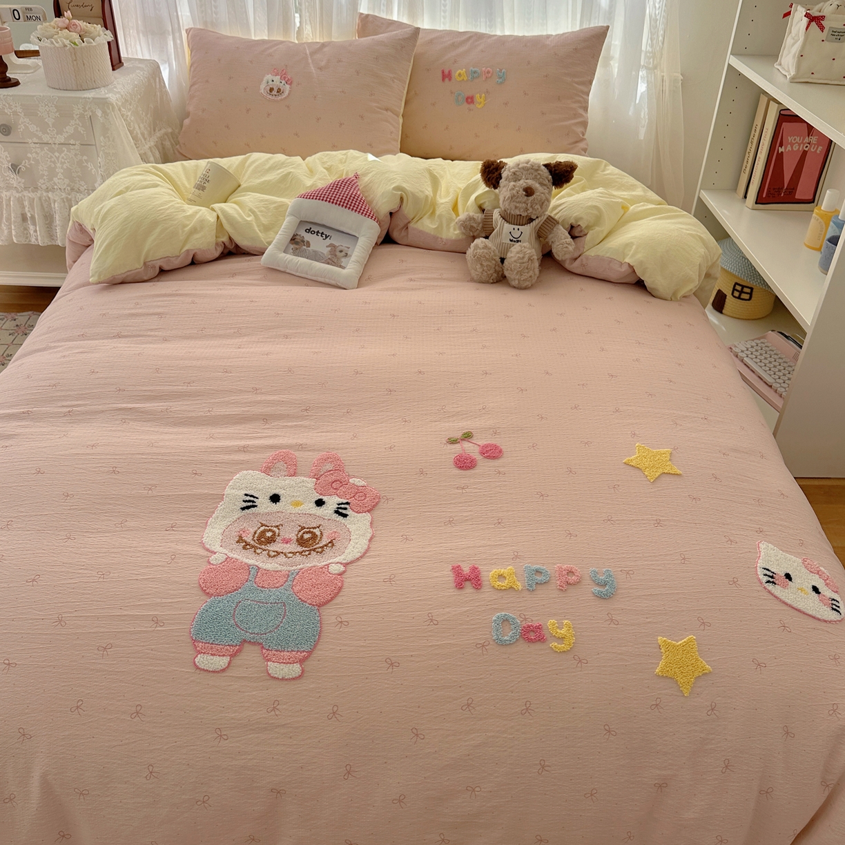 91家纺网 家纺一手货源 找家纺 顾里家纺 2025新款ins可爱毛巾绣云朵棉套件四件套 甜梅梅