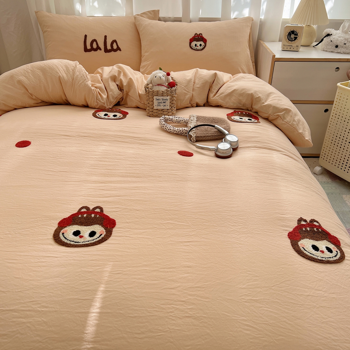 91家纺网 家纺一手货源 找家纺 顾里家纺 2025新款ins可爱毛巾绣云朵棉套件四件套 耳机拉拉