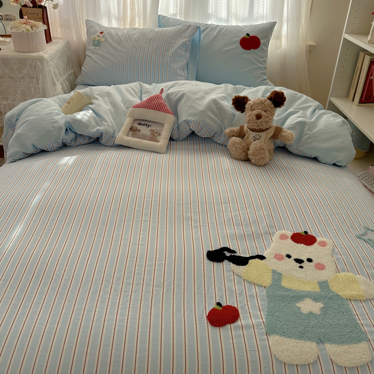 91家纺网 家纺一手货源 找家纺 顾里家纺 2025新款ins可爱毛巾绣云朵棉套件四件套 耍酷白熊