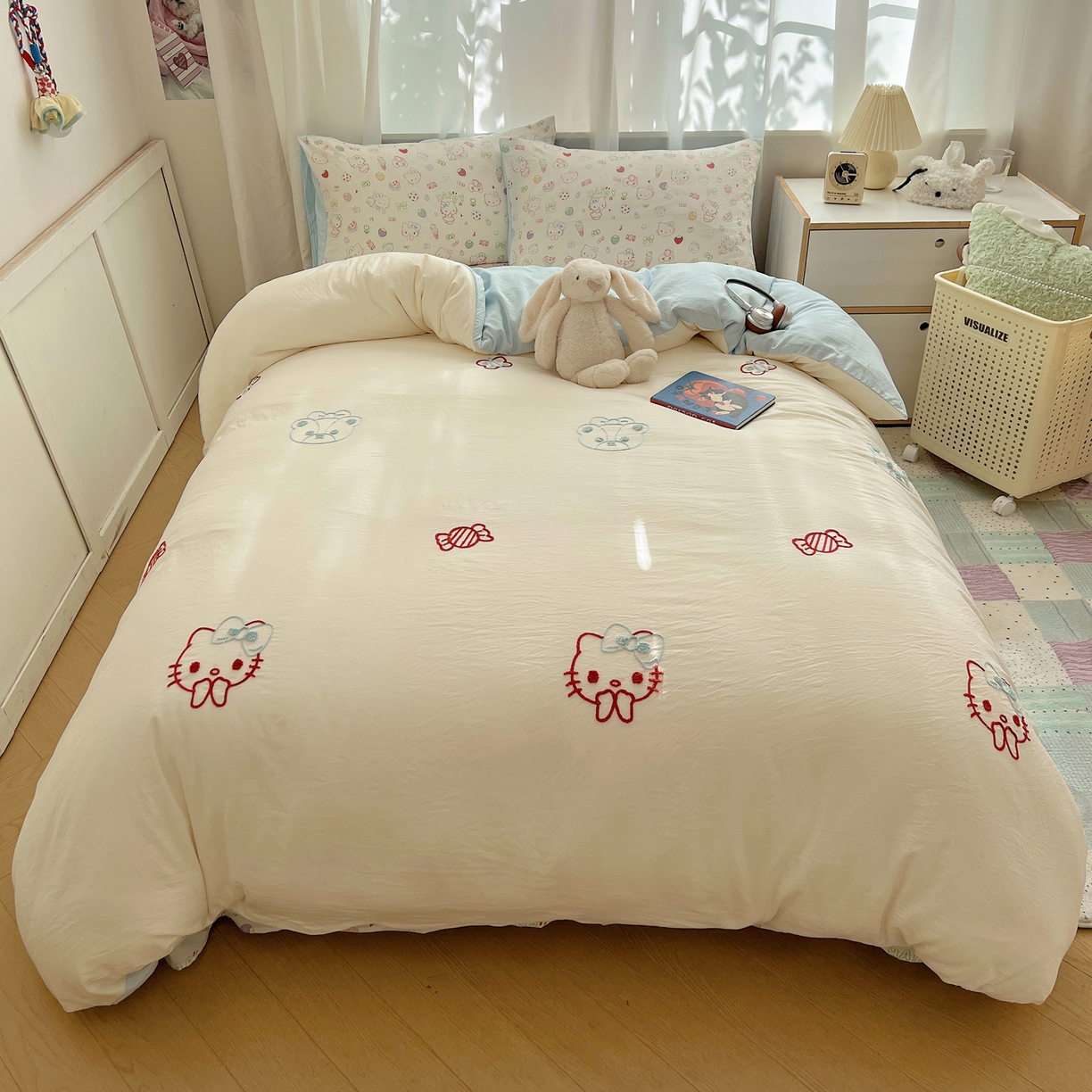 91家纺网 家纺一手货源 找家纺 顾里家纺 2025新款ins可爱毛巾绣云朵棉套件四件套 草莓猫咪