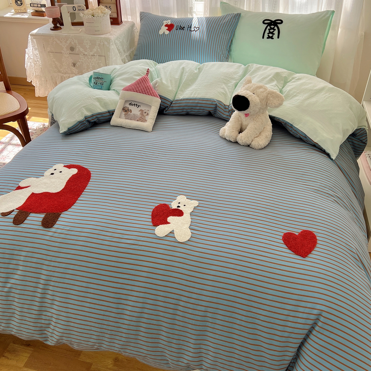 91家纺网 家纺一手货源 找家纺 顾里家纺 2025新款ins可爱毛巾绣云朵棉套件四件套 爱心白熊