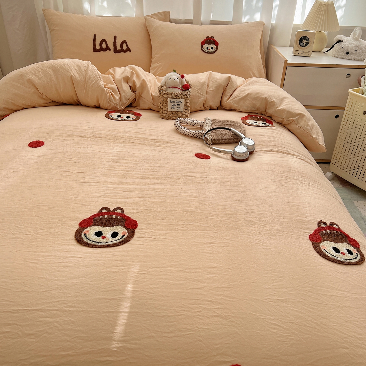 91家纺网 家纺一手货源 找家纺 顾里家纺 2025新款ins可爱毛巾绣云朵棉套件四件套 耳机拉拉