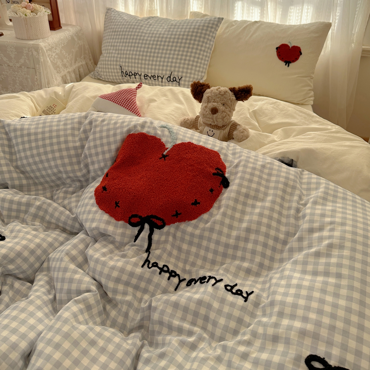 91家纺网 家纺一手货源 找家纺 顾里家纺 2025新款ins可爱毛巾绣云朵棉套件四件套 心之光