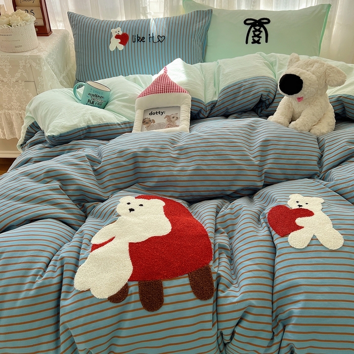 91家纺网 家纺一手货源 找家纺 顾里家纺 2025新款ins可爱毛巾绣云朵棉套件四件套 爱心白熊