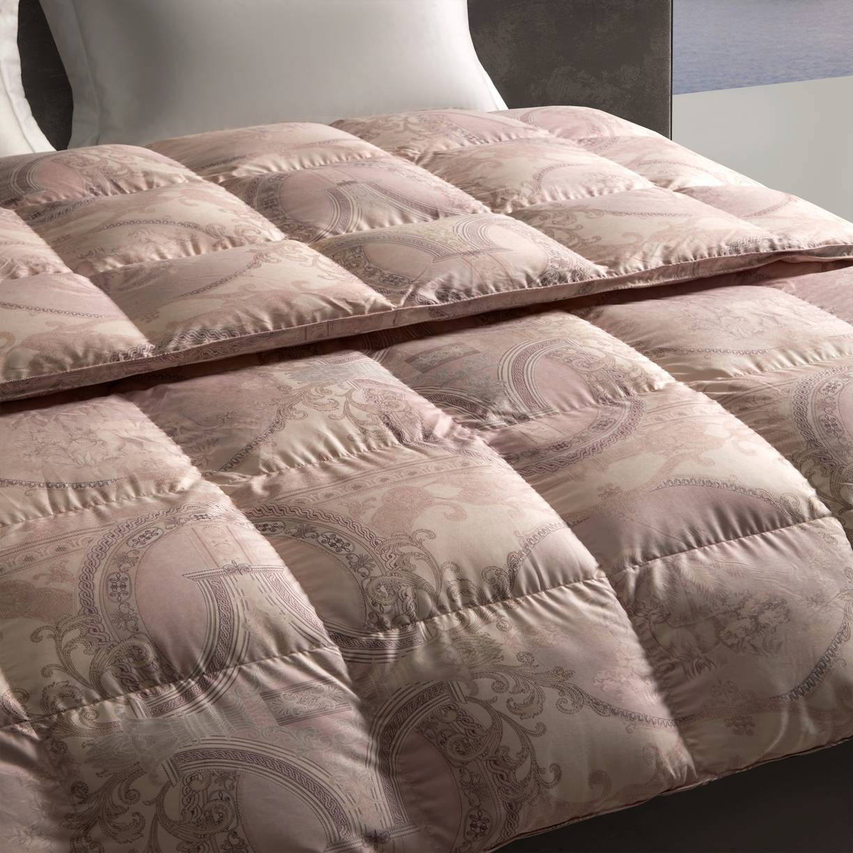 91家纺网 家纺一手货源 找家纺 织梦人羽绒工厂店 2025新款高蓬松羽绒羽毛被大牌同款花型 爱丁堡豆沙