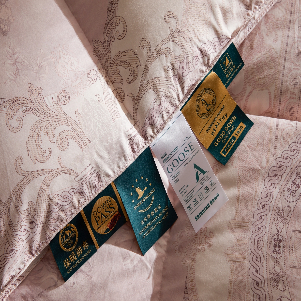 91家纺网 家纺一手货源 找家纺 织梦人羽绒工厂店 2025新款高蓬松羽绒羽毛被大牌同款花型 爱丁堡豆沙