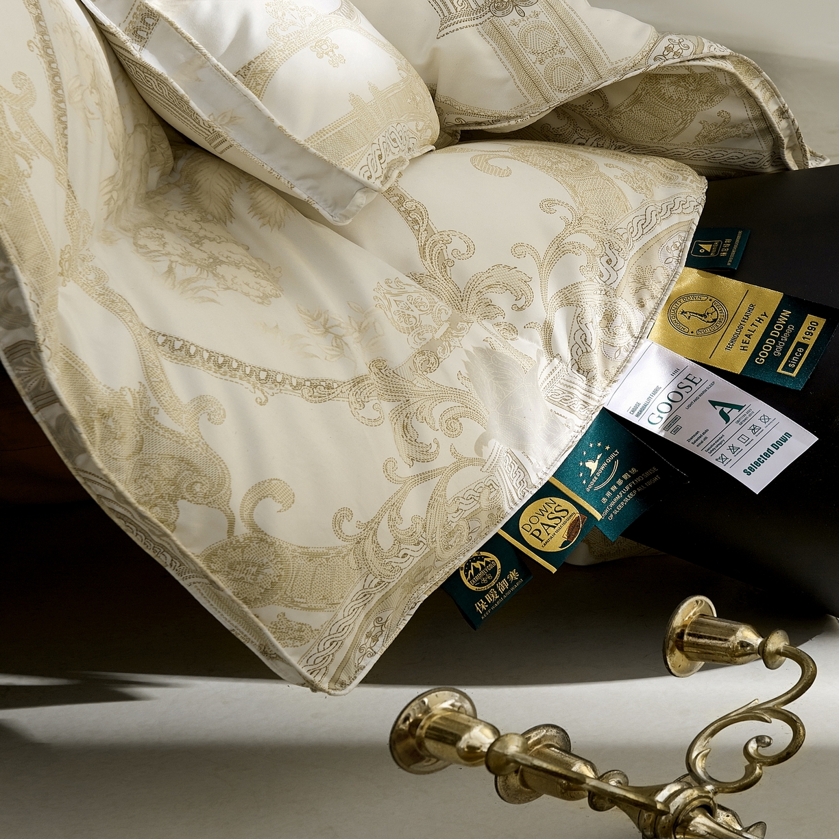 91家纺网 家纺一手货源 找家纺 织梦人羽绒工厂店 2025新款高蓬松羽绒羽毛被大牌同款花型 爱丁堡珍珠白