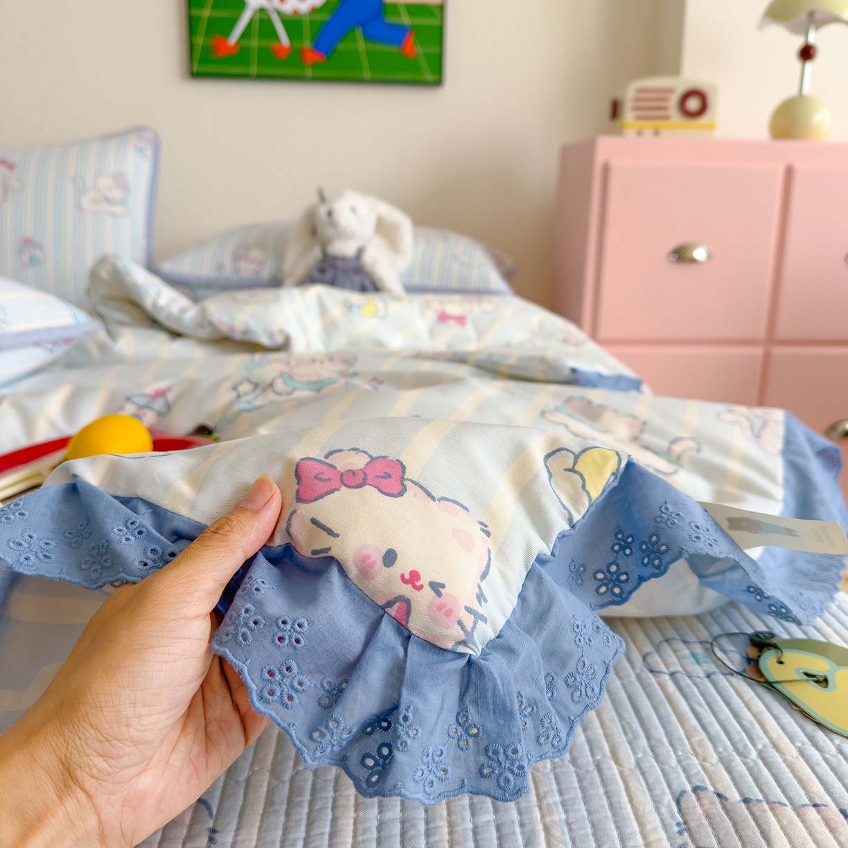 91家纺网 家纺一手货源 找家纺 （总）赫梵茜 2025新款手工缝制踩棉纯棉韩系花边慵懒又高级双面纯棉印花春秋被被子被芯