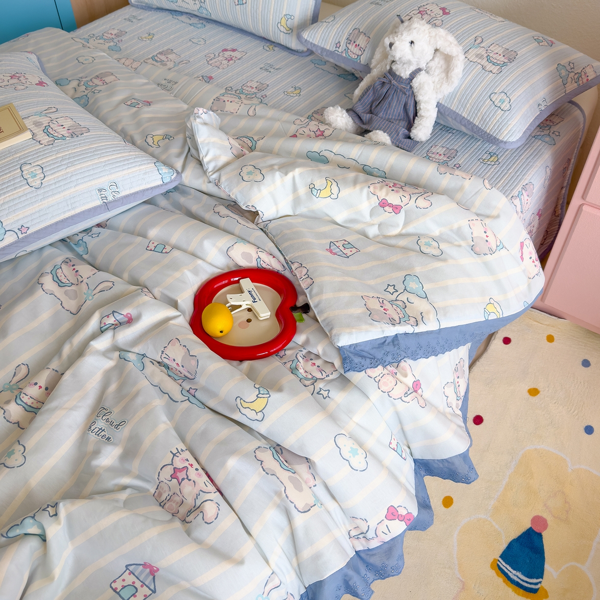 91家纺网 家纺一手货源 找家纺 （总）赫梵茜 2025新款手工缝制踩棉纯棉韩系花边慵懒又高级双面纯棉印花春秋被被子被芯