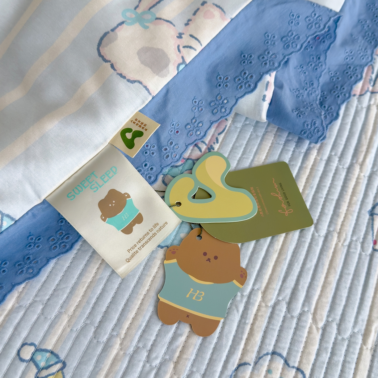 91家纺网 家纺一手货源 找家纺 （总）赫梵茜 2025新款手工缝制踩棉纯棉韩系花边慵懒又高级双面纯棉印花春秋被被子被芯