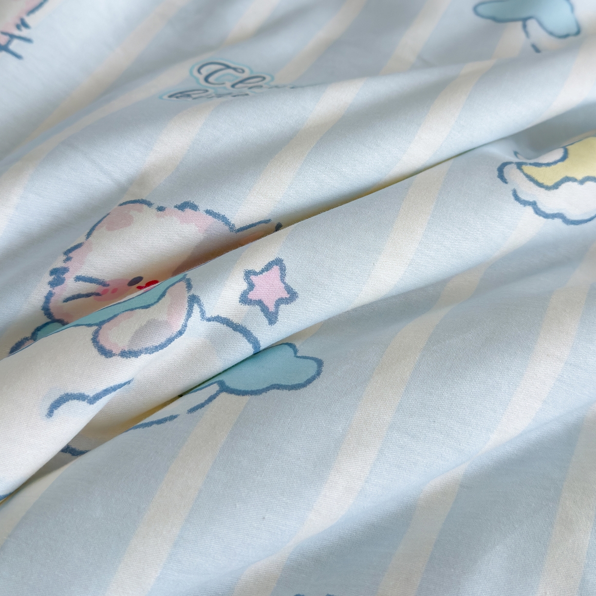 91家纺网 家纺一手货源 找家纺 （总）赫梵茜 2025新款手工缝制踩棉纯棉韩系花边慵懒又高级双面纯棉印花春秋被被子被芯