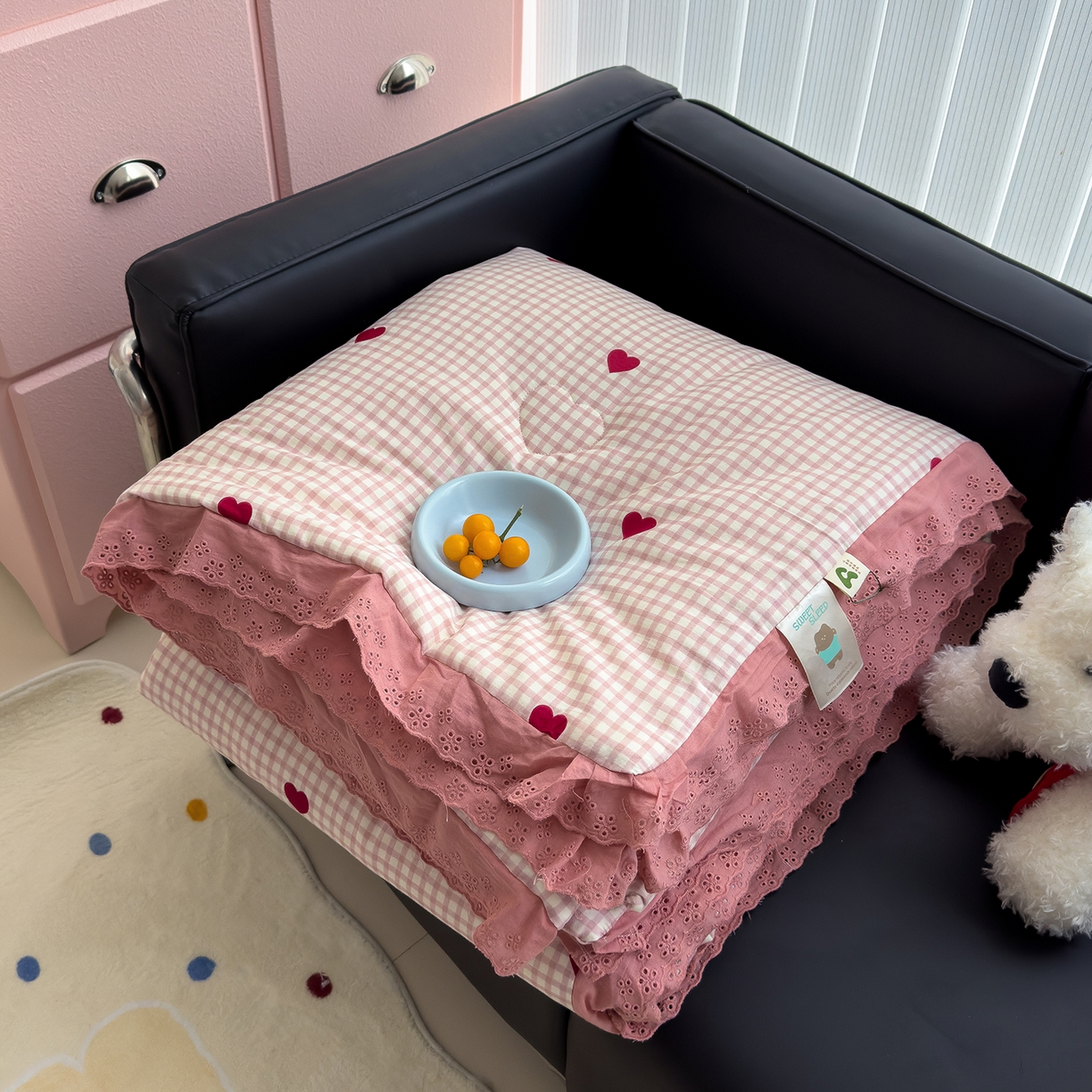 91家纺网 家纺一手货源 找家纺 （总）赫梵茜 2025新款手工缝制踩棉纯棉韩系花边慵懒又高级双面纯棉印花春秋被被子被芯