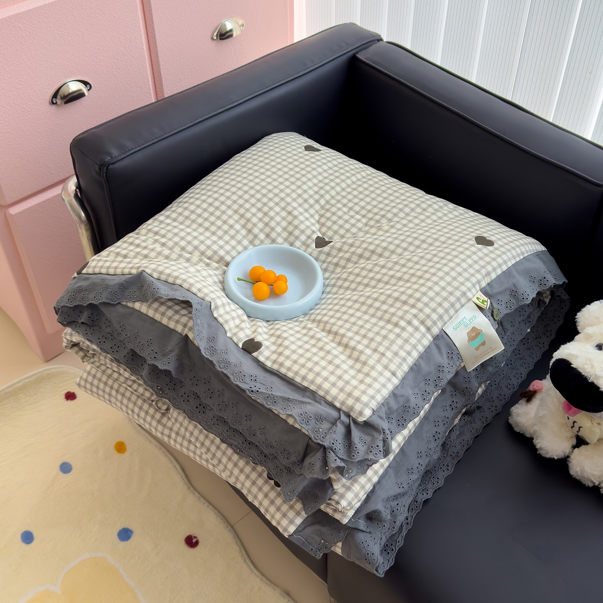 91家纺网 家纺一手货源 找家纺 （总）赫梵茜 2025新款手工缝制踩棉纯棉韩系花边慵懒又高级双面纯棉印花春秋被被子被芯