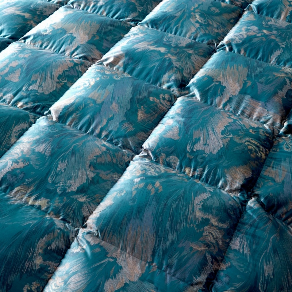 91家纺网 家纺一手货源 找家纺 织梦人羽绒工厂店 2025新款高蓬松羽绒羽毛被大牌同款花型 观沧海金