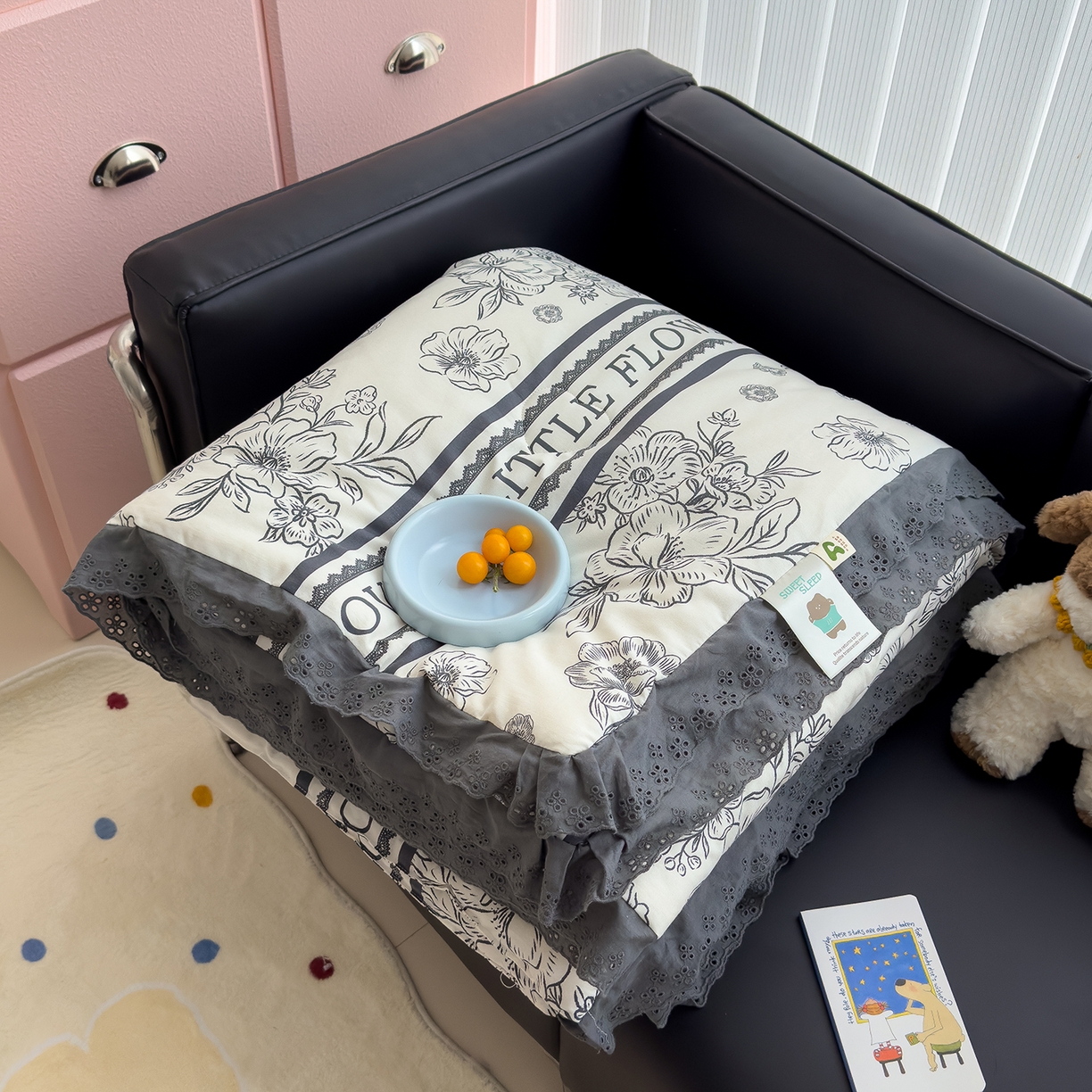 91家纺网 家纺一手货源 找家纺 （总）赫梵茜 2025新款手工缝制踩棉纯棉韩系花边慵懒又高级双面纯棉印花春秋被被子被芯