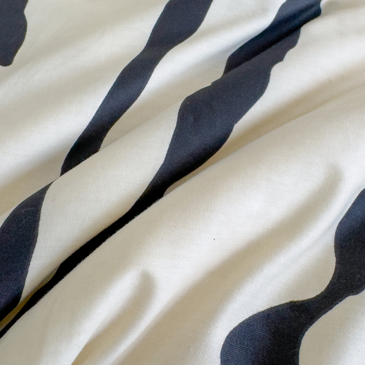 91家纺网 家纺一手货源 找家纺 赫梵茜 2025新款手工缝制踩棉纯棉韩系花边慵懒又高级双面纯棉印花春秋被被子被芯 斑马纹