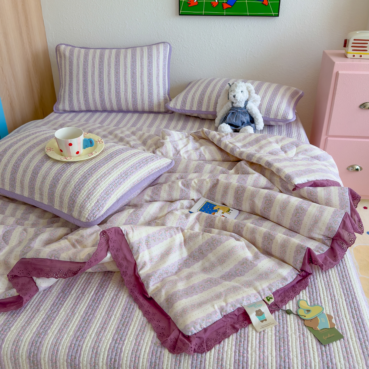 91家纺网 家纺一手货源 找家纺 赫梵茜 2025新款手工缝制踩棉纯棉韩系花边慵懒又高级双面纯棉印花春秋被被子被芯 半岛紫