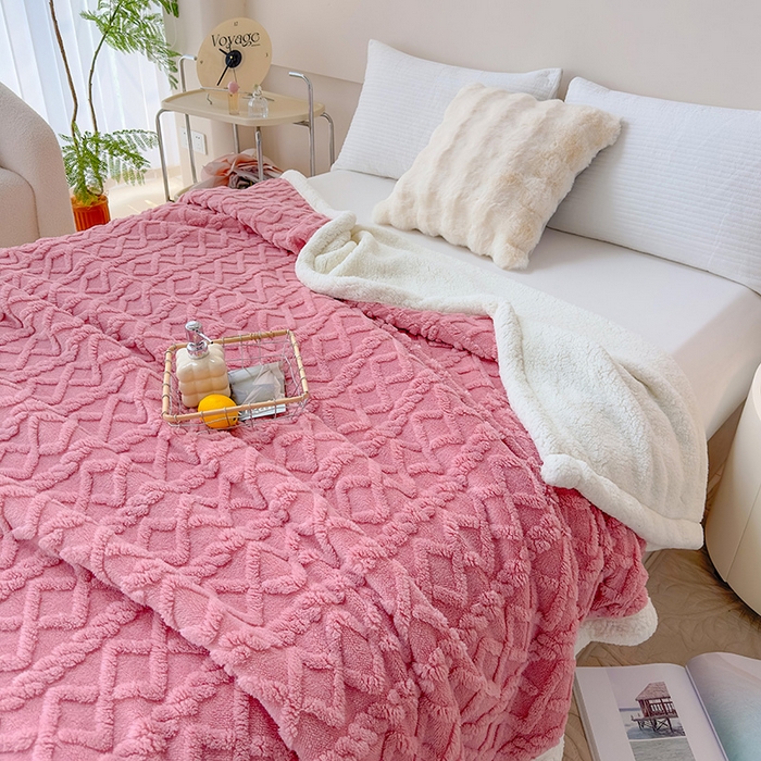 91家纺网 家纺一手货源 找家纺 馨乐家纺 2025新款塔芙绒羊羔绒双层毛毯系列 蜜粉