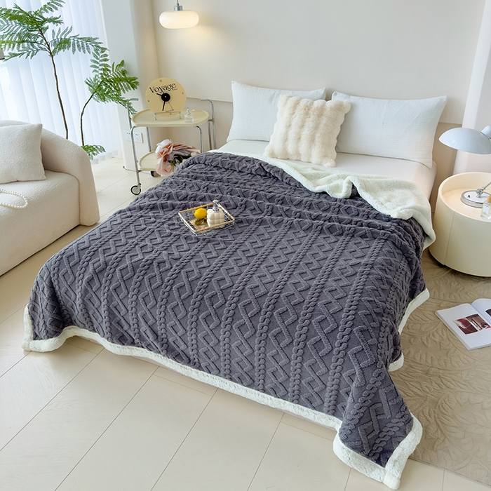 91家纺网 家纺一手货源 找家纺 馨乐家纺 2025新款塔芙绒羊羔绒双层毛毯系列 深空灰