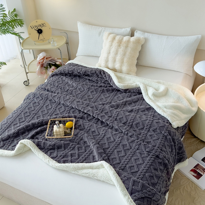 91家纺网 家纺一手货源 找家纺 馨乐家纺 2025新款塔芙绒羊羔绒双层毛毯系列 深空灰